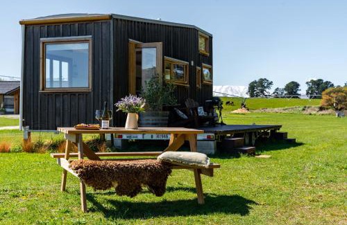 Tarras House | Tarras Tiny Haven - Wake up to Breathtaking Mountains