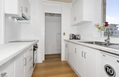 The Entrance Apartment | Tasman Towers Unit 13