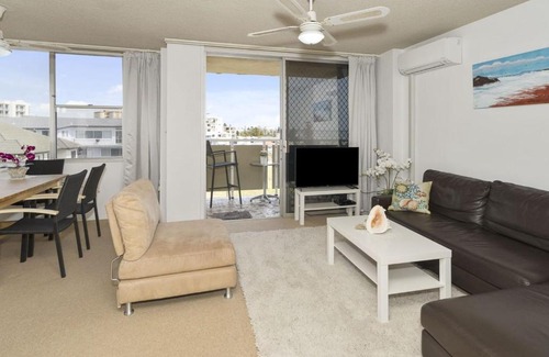 The Entrance Apartment | Tasman Towers Unit 13