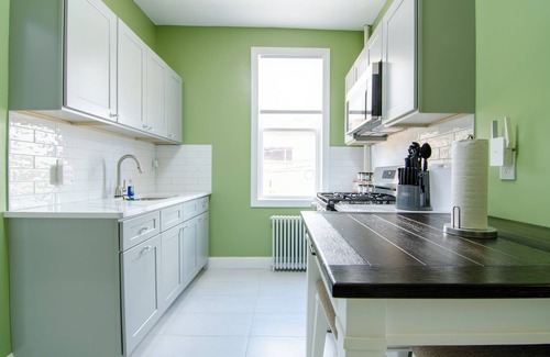 Industry Apartment | Taste of Honey - 10 Mins To NYC - Brand New