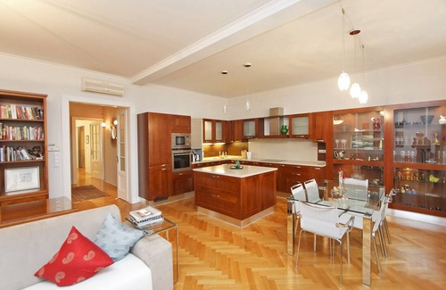 Josefov Apartment | Tasteful Designer Luxury in Heart of Old Town. 5 star, spacious, quiet, perfect!