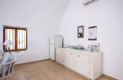 Exo Gonia Villa | Tasteful Santorini Villa | Anthea.