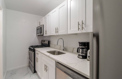 Upper East Side Apartment | Tasteful UES 1BR w/Gym & Pool, walk to Central Park, by Blueground