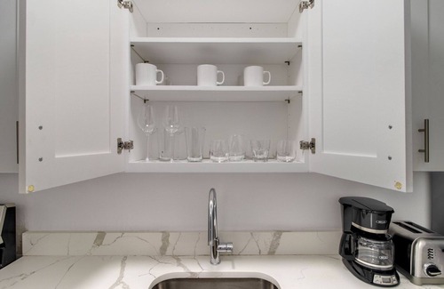 Upper East Side Apartment | Tasteful UES 1BR w/Gym & Pool, walk to Central Park, by Blueground
