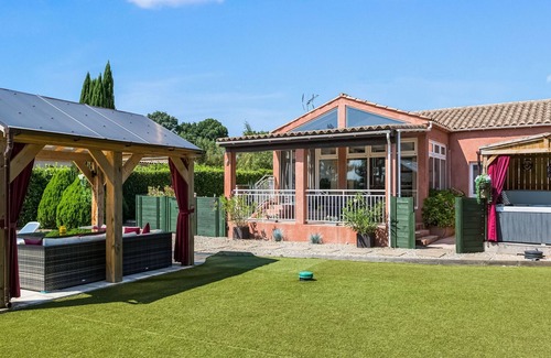 Cambieure Villa | Tasteful Villa in Cambieure with Private Heated Pool