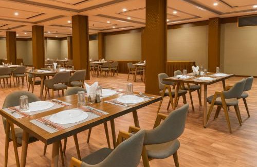 Jhargram Hotel | Tata Vista Resort Manali - Centrally Heated & Air Cooled luxury room near mall road