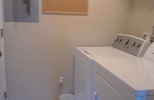 Greensboro Condo | Tater's Townhome is a cozy 1-bedroom condo with AC, TV no wifi on the 1st Floor