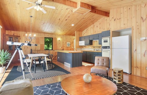 Almira Township Ski Chalet | Tavi Haus: Lakefront~Kayaks~SUP~Sauna~Pool Table