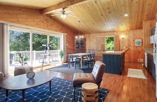 Almira Township Ski Chalet | Tavi Haus: Lakefront~Kayaks~SUP~Sauna~Pool Table