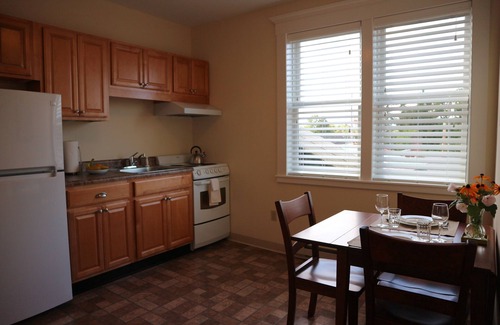 Lewisburg House | Tawsty Flower - Haines Suites