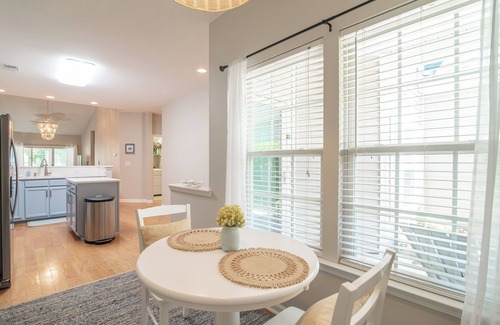 Pawleys Island Condo | *TB 81C Updated and spacious condo in True Blue with pool access