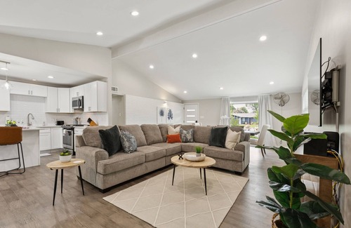 Northwest Dallas House | TCH -Comfy 4bd/2ba home in Dallas with Workspace