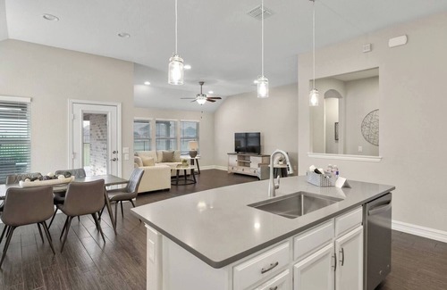 Celina House | TCH - Spacious 4bd/2ba home in Celina w/Workspace