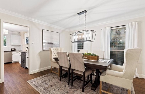 Grapevine House | TCH - Spacious 5bd/2.5ba in Grapevine w/Workspace