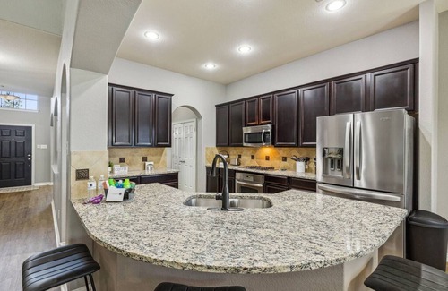 Roanoke House | TCH - Spacious 5bd/2.5ba Roanoke home with Office