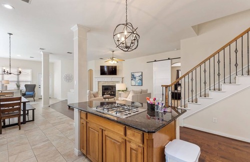 Fairview House | TCH - Spacious 5bd/3ba home in Fairview w/Office