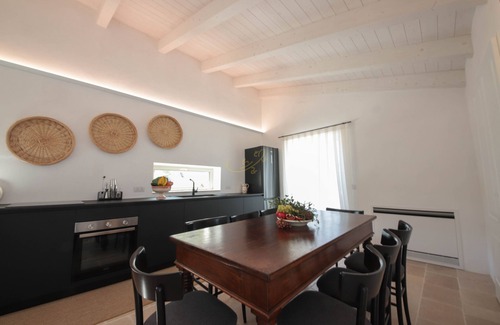 Castellana Grotte Villa | TD Trulli Lorusso Design Luxury Trulli with Pool