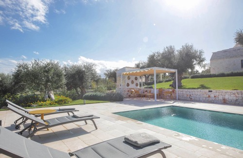 Castellana Grotte Villa | TD Trulli Lorusso Design Luxury Trulli with Pool