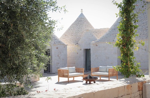 Castellana Grotte Villa | TD Trulli Lorusso Design Luxury Trulli with Pool