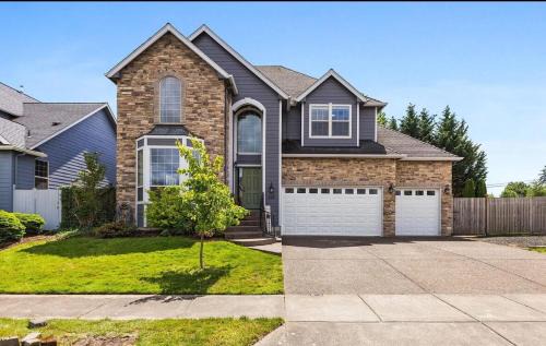 Albany House | Teak and Jordan Estates- Sleeps 24!