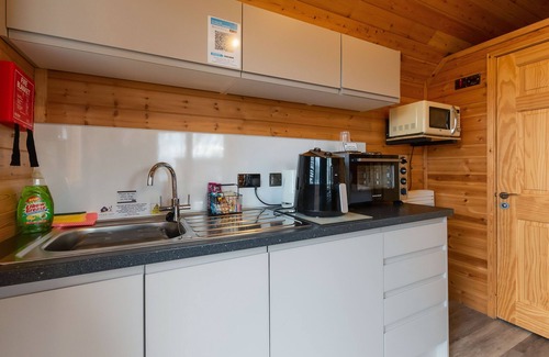 Ely Cabin | Teal - Mini Pod with Hot Tub