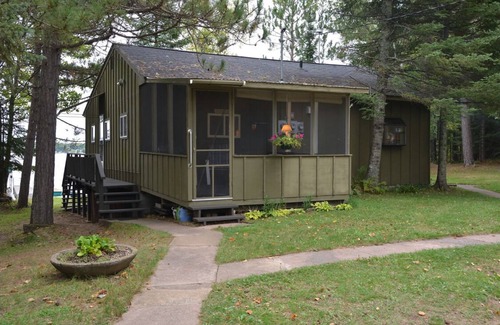 Superior House | TeeGeeLee Lakefront Cabin on Amnicon, available May