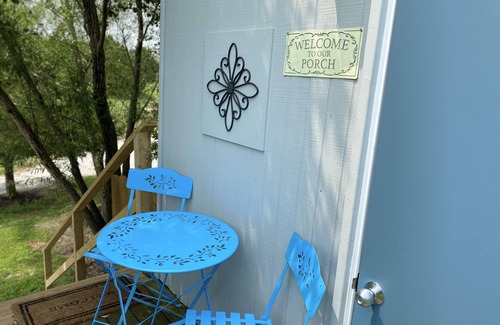 Wooldridge House | Teeny Tiny House Getaway in the Missouri Countryside