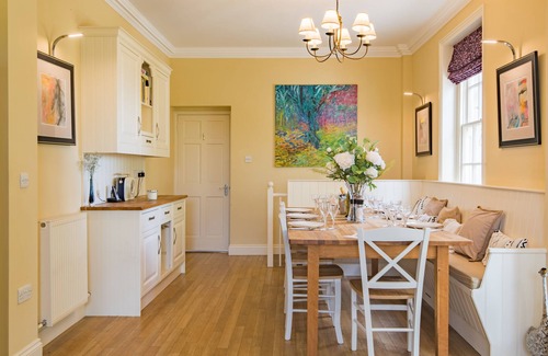 Compton Cottage | Telegraph House by inspirestays.com - a house that sleeps 10 guests in 4 bedrooms