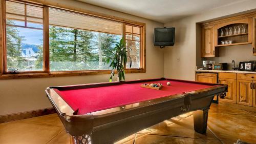 Deer Valley Villa | Telemark Luxury Retreat by AvantStay Stunning Views w Hot Tub Theatre Room and Pool Table