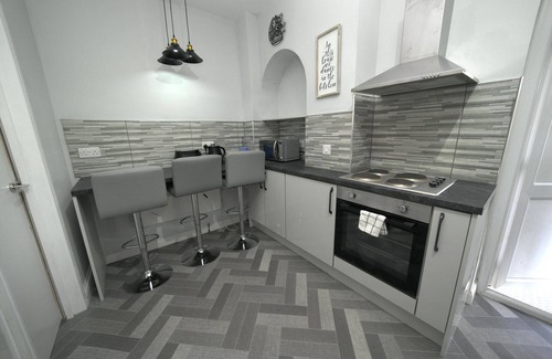 Oakengates Apartment | Telford - Apartment - Sleeps 5 - Flat 4