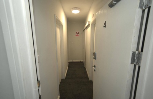 Oakengates Apartment | Telford - Apartment - Sleeps 5 - Flat 4