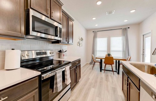 Troy House | temp： Retreat in Troy with 5 Beds