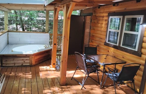 Whiteside Cabin | Tennessee River Gorge® #1 Mt. Treehouse "Amish built"