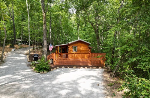 Whiteside Cabin | Tennessee River Gorge® Mt. #2 Treehouse "Amish Built"