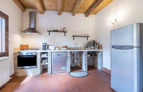 Taglio di Po House | 'Tenuta Ca' Zen - Cottage Casetta' with Shared Pool, Wi-Fi and Air Conditioning
