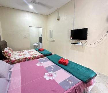 Kampung Tok Kamis House | Teratak Cikgu Roomstay 2