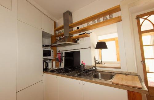 Lisbon Old Town Apartment | Terrace & Sunny - City Center, Quiet & Pratical