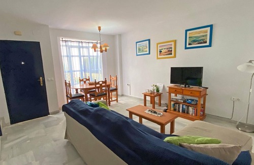 Conil de la Frontera City Center Cottage | Terraced house in tranquil location in Conil center, sleeps 4.