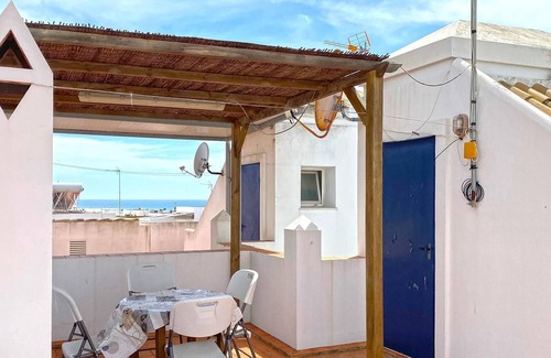 Conil de la Frontera City Center Cottage | Terraced house in tranquil location in Conil center, sleeps 4.
