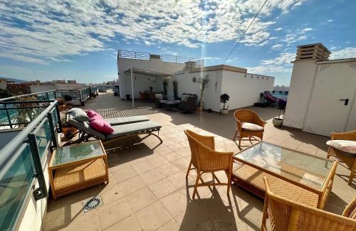 Garrucha Apartment | Terraza 250 m2 # BBQ # Playa 8min # Padel # WIFI # Apartamento