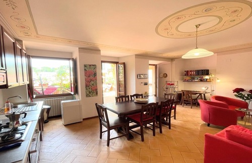 Spoleto Apartment | TERRAZZA BELLA/CAR UNNECESSARY/PEDESTRIAN CENTRAL/SLPS 5/ROME 1 HR