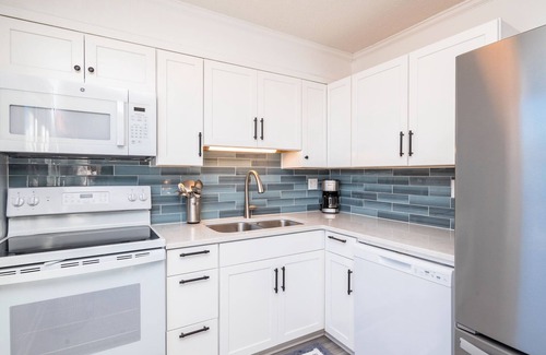 Yaupon Beach Condo | Terry-lar: Oceanfront multiplex with convenient beach access in East Beach