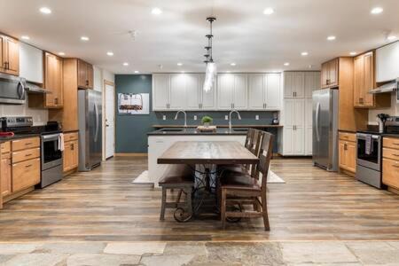 Leigh Creek Estates House | Teton Crest Lodge Sleeps 24 Ideal Reunion Spot