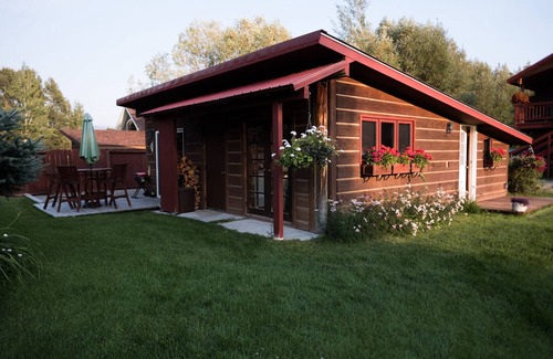 Moose Wilson Road Cabin | Teton View B&B - The Cabin - incl. Great Breakfast-Teton Views-no cleaning fees