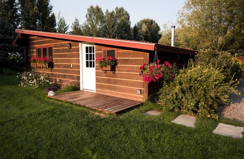 Moose Wilson Road Cabin | Teton View B&B - The Cabin - incl. Great Breakfast-Teton Views-no cleaning fees