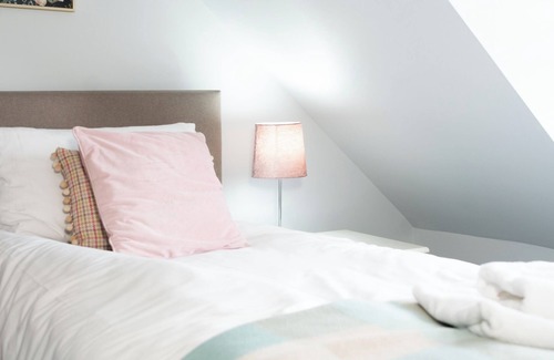 Hawick Hotel | Teviotside Travel Inn - Hawick - Room 7 - Family Suite