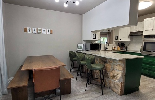 Waco House | Texas Evergreen Oasis WACO/Silos/Baylor: Pool, Spa, PingPong, Pets on 1/3 acre