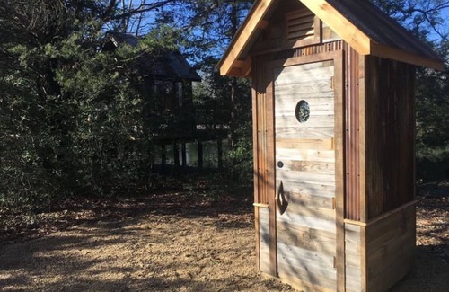 Elmo RV Rental | Texas Safari Camp-Tent & Tree House Retreat