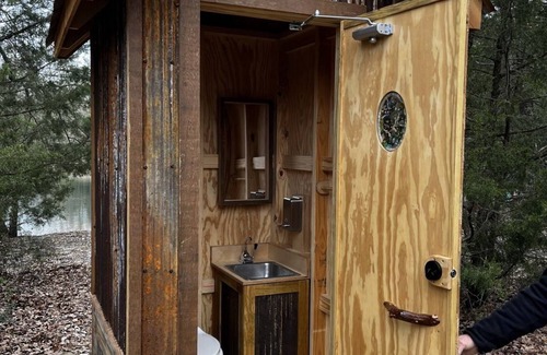 Elmo RV Rental | Texas Safari Camp-Tent & Tree House Retreat