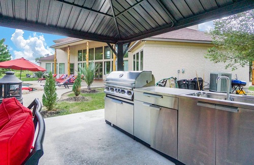 Cypress House | Texas-Sized Get Away